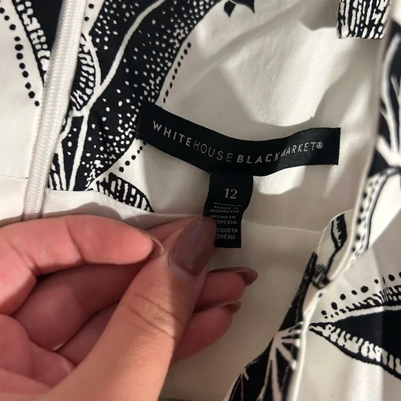 White House Black Market Monochrome Leaf Print Tank Top - Picture 7 of 7